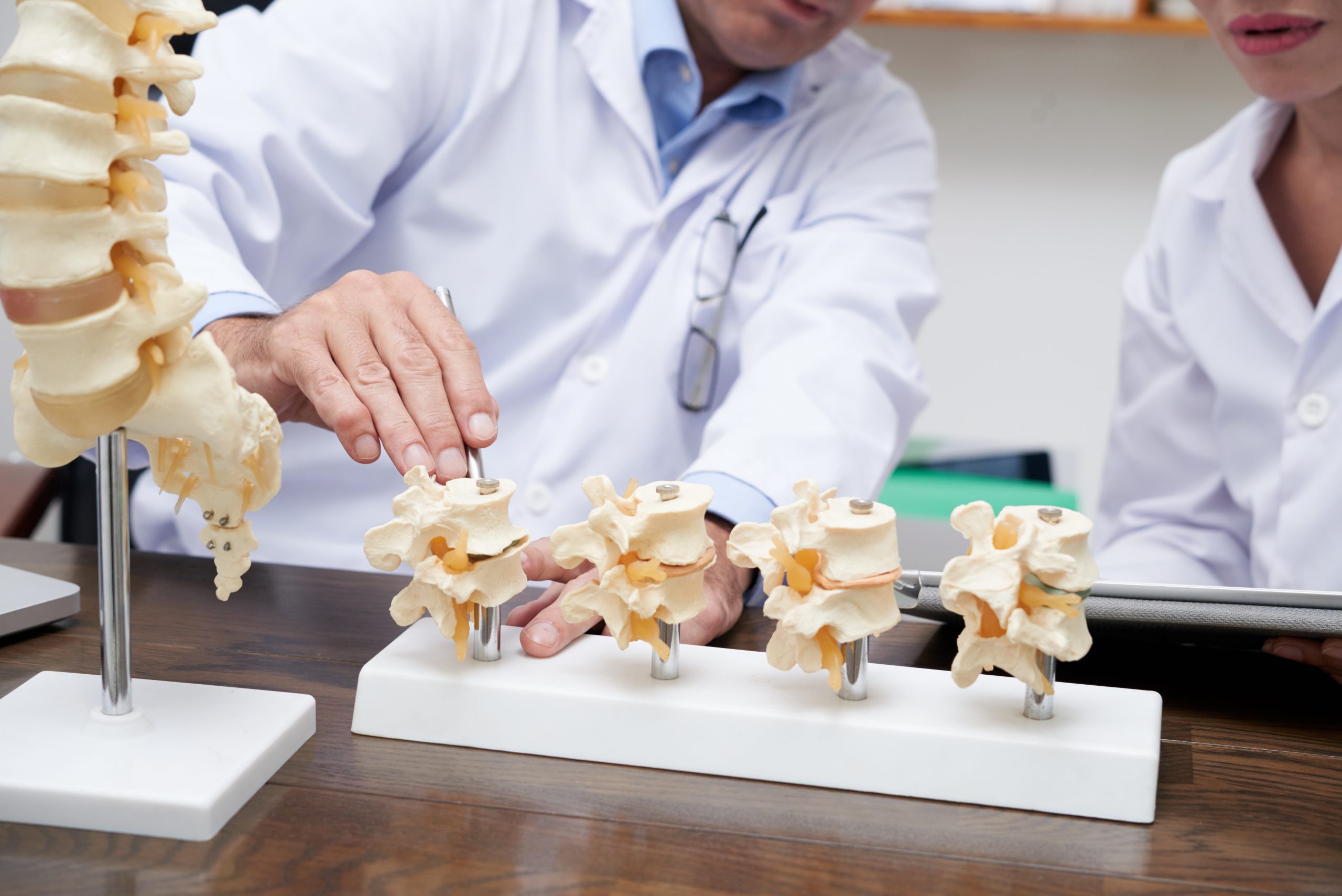 Explicación de la artrodesis vertebral